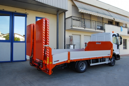 IVECO EUROCARGO 120 EL22 + RAMPE
