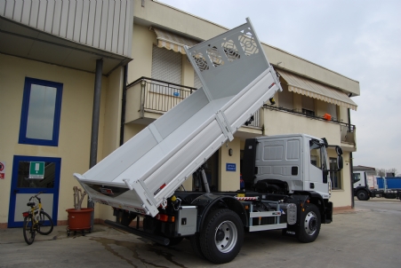 IVECO EUROCARGO 140 E25K
