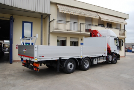 IVECO EUROCARGO 160 E30 + HMF 1683K5