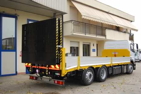 MERCEDES BENZ AXOR 2529 L + RAMPA + VERRICELLO VIME MH 7850