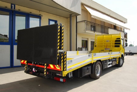 RENAULT PREMIUM 310.18D + RAMPA + VERRICELLO JHL 3600