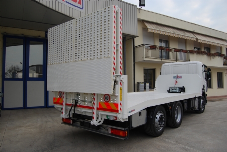 SCANIA P320 CB 6x2 + RAMPA + VERRICELLO VIME MH 8000
