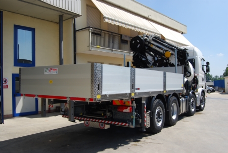 SCANIA R560 LB 8x2 + EFFER 1355/8S